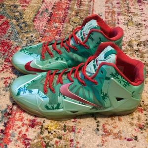 Nike LeBron XI 11 Christmas shoes: Size 12